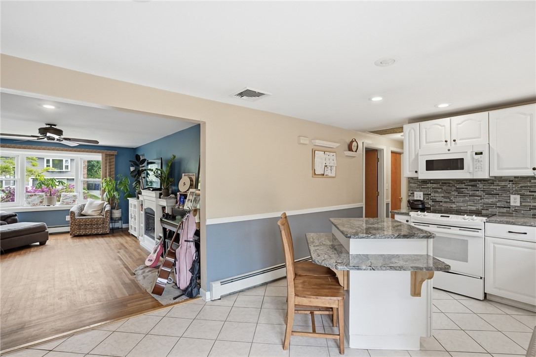 14 Beatrice Avenue Warwick, RI 02889 - Photo 5 of 31