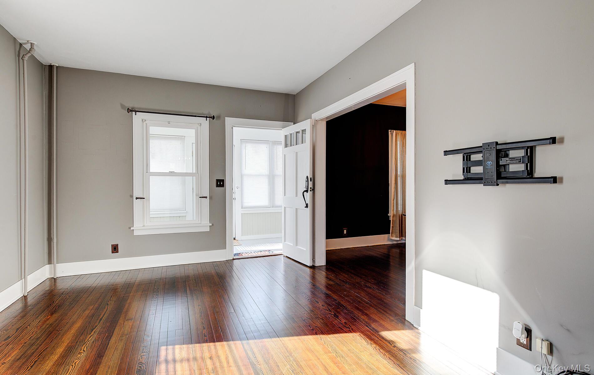 256 Nassau Road Huntington, NY 11743 - Photo 4 of 22