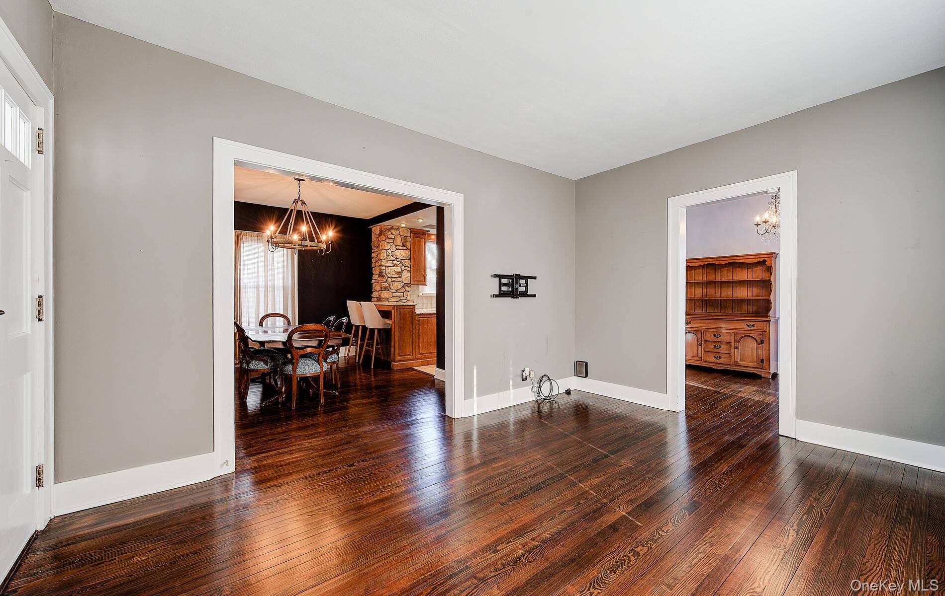 256 Nassau Road Huntington, NY 11743 - Photo 5 of 22