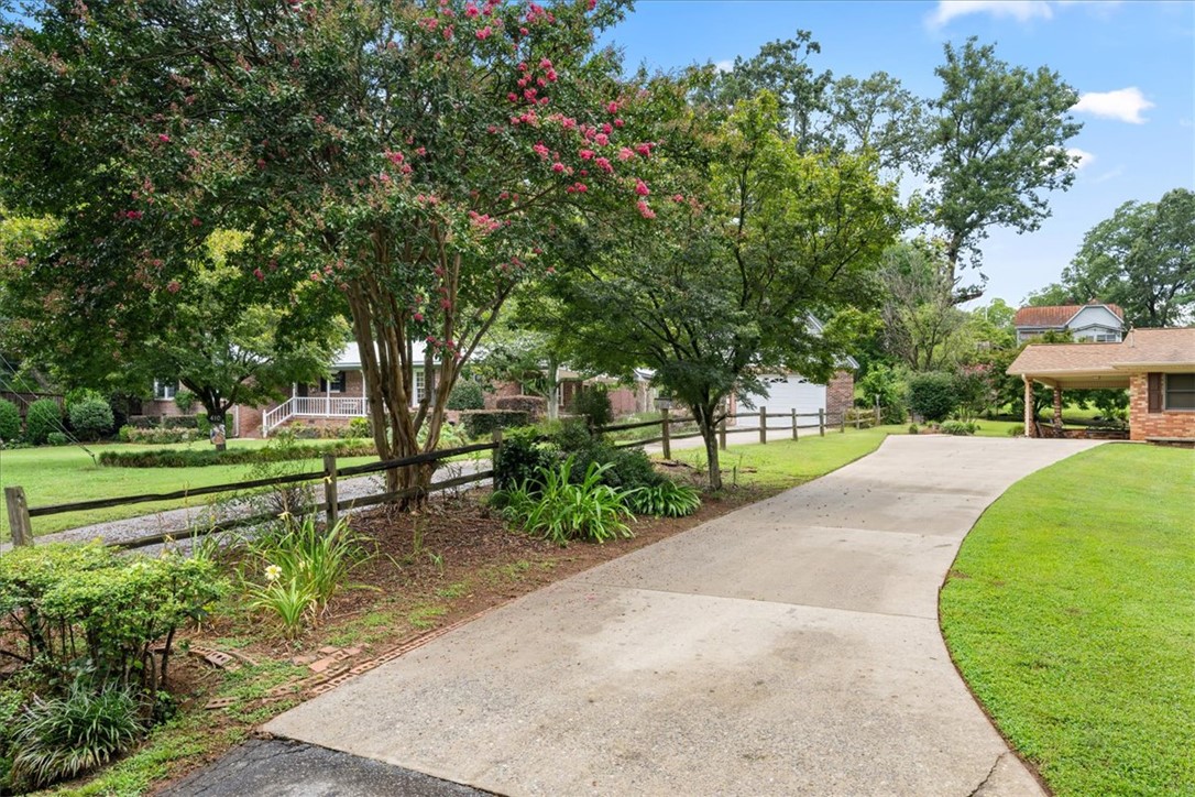 408 Lucky Street Westminster, SC 29693 - Photo 4 of 40