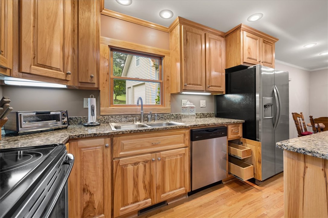 408 Lucky Street Westminster, SC 29693 - Photo 7 of 40