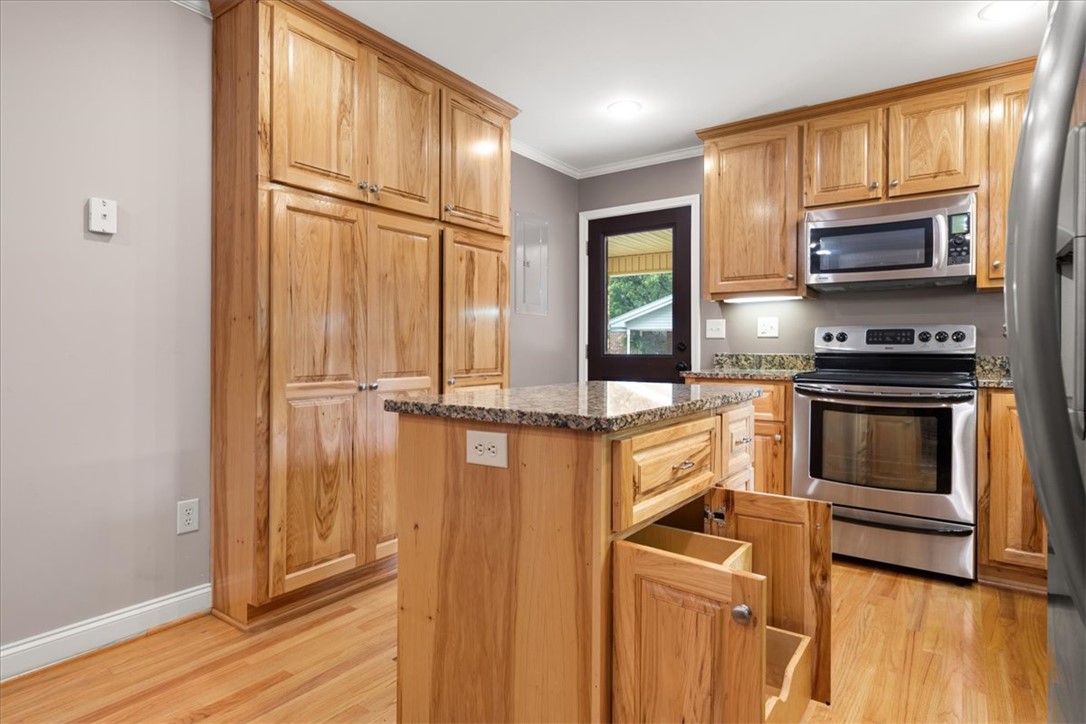 408 Lucky Street Westminster, SC 29693 - Photo 8 of 40