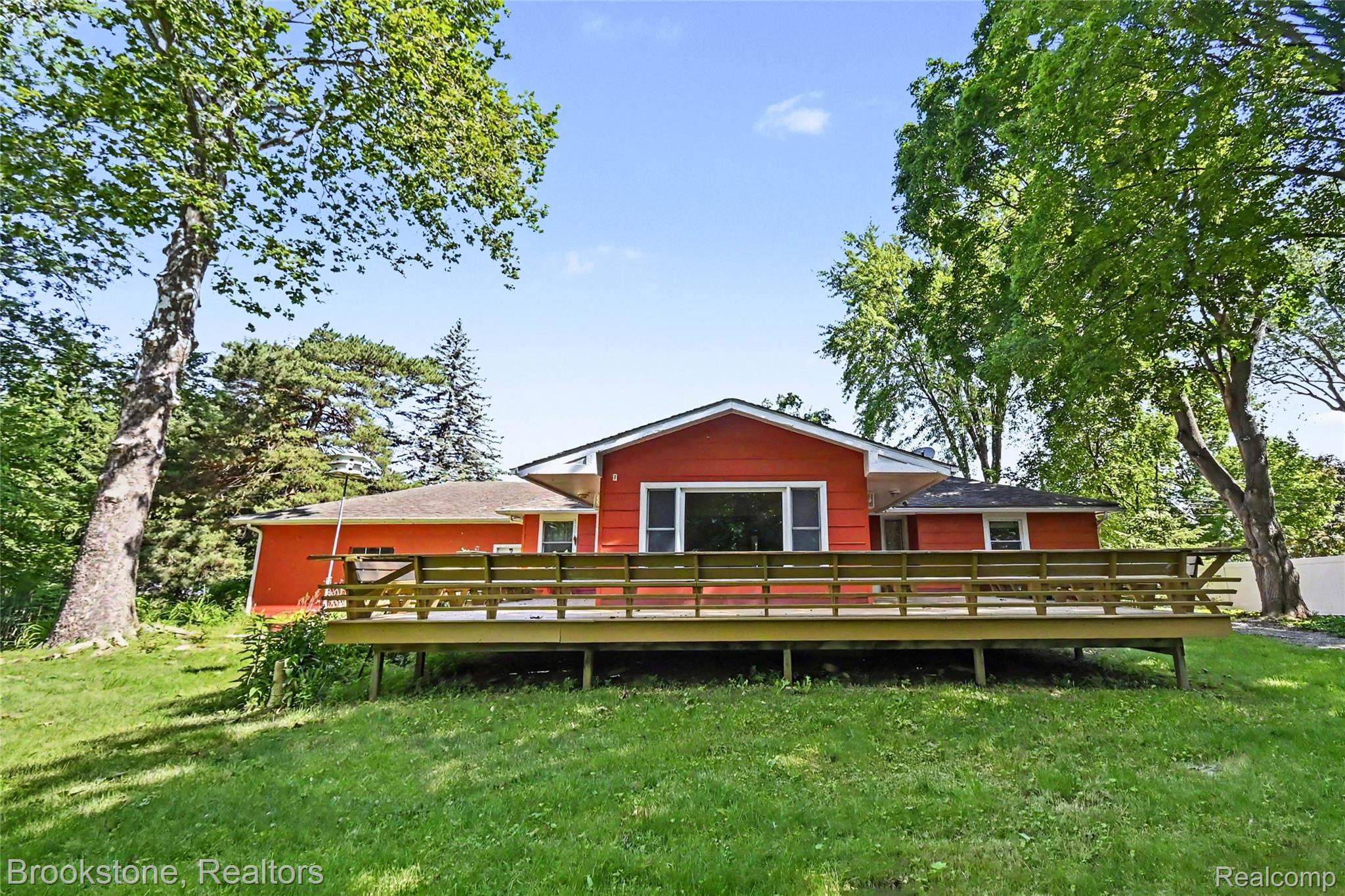 416 East Maple Street Mason, MI 48854 - Photo 14 of 18 Expansive rear deck featuring wood railings and a sweeping green lawn
