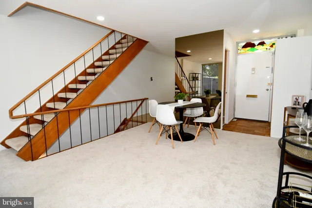 a view of backyard with pathway