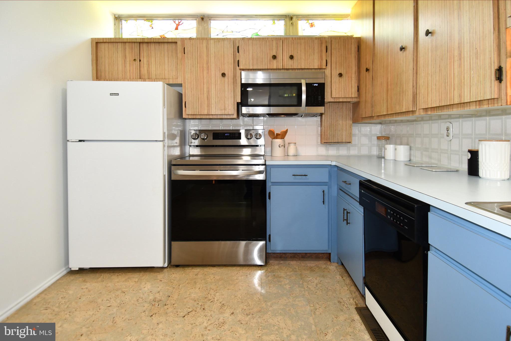 354 N Street Southwest, Unit 354 Washington, DC 20024 - Photo 9 of 48 a kitchen with a sink a stove and refrigerator