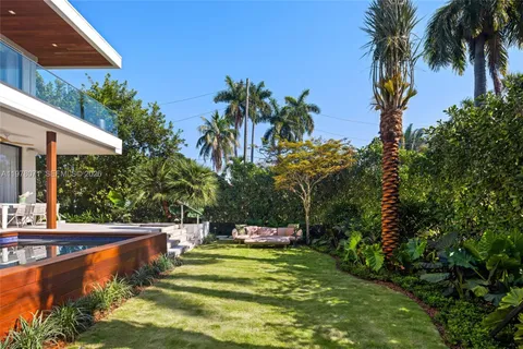 $6,990,000 | 5701 North Bay Road, Miami Beach, FL 33140
