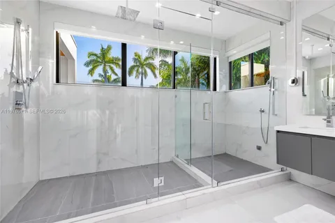 $6,990,000 | 5701 North Bay Road, Miami Beach, FL 33140