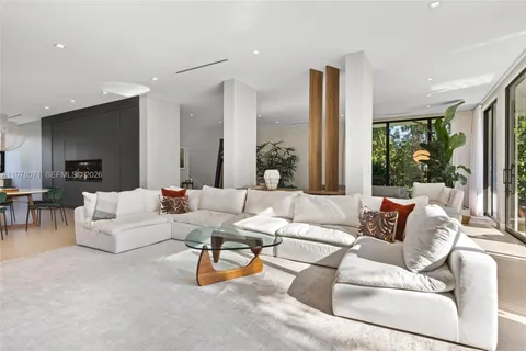 $6,990,000 | 5701 North Bay Road, Miami Beach, FL 33140
