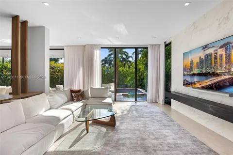 $6,990,000 | 5701 North Bay Road, Miami Beach, FL 33140