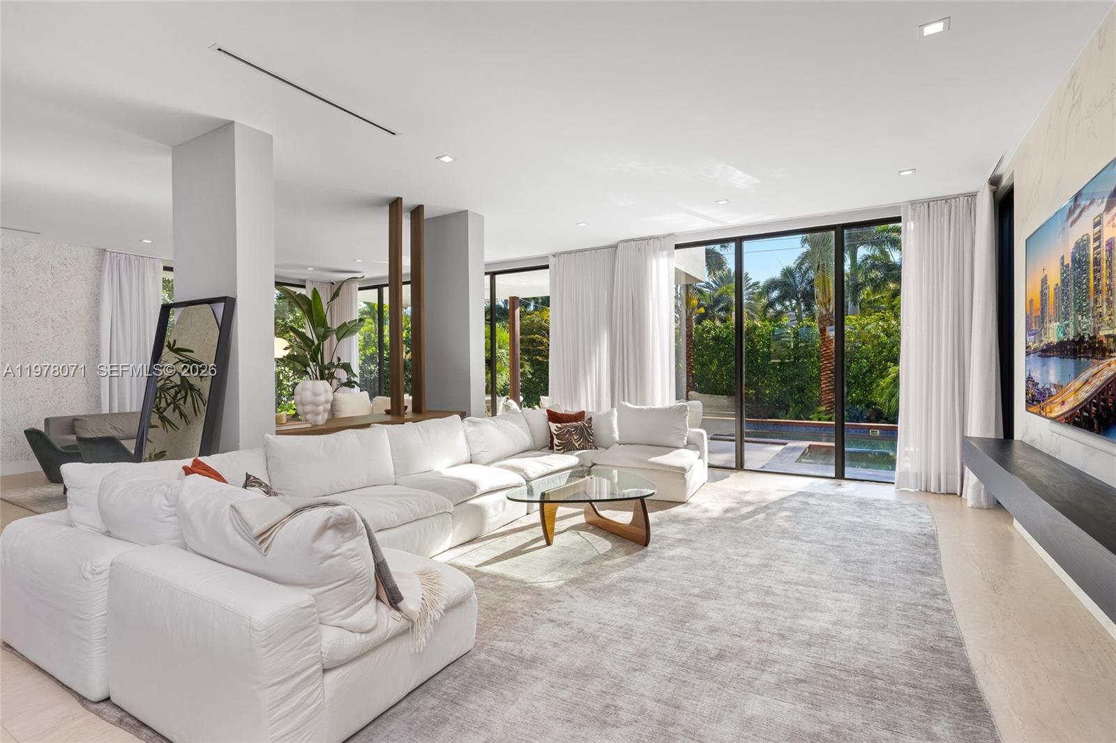 5701 North Bay Road Miami Beach, FL 33140 - Photo 8 of 52