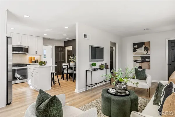 $349,900 | 8034 Appleton Drive, University City, MO 63130