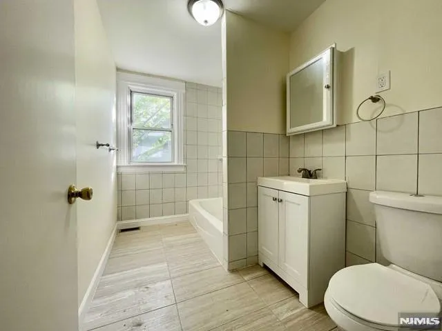 $2,250 | 154-156 Claremont Avenue, Unit 1, Montclair, NJ 07042