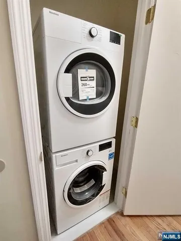 a close up view of a washer and dryer