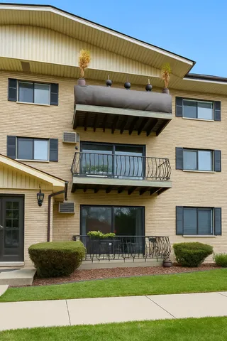 $215,000 | 2139 North Harlem Avenue, Unit 224, Chicago, IL 60707