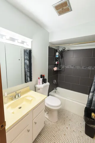 $215,000 | 2139 North Harlem Avenue, Unit 224, Chicago, IL 60707