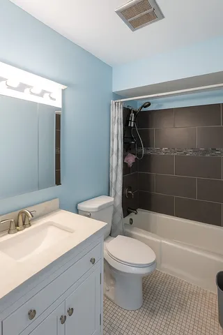 $215,000 | 2139 North Harlem Avenue, Unit 224, Chicago, IL 60707