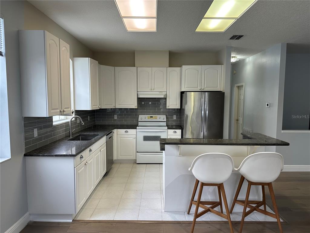 2900 West Azeele Street, Unit H Tampa, FL 33609 - Photo 8 of 34