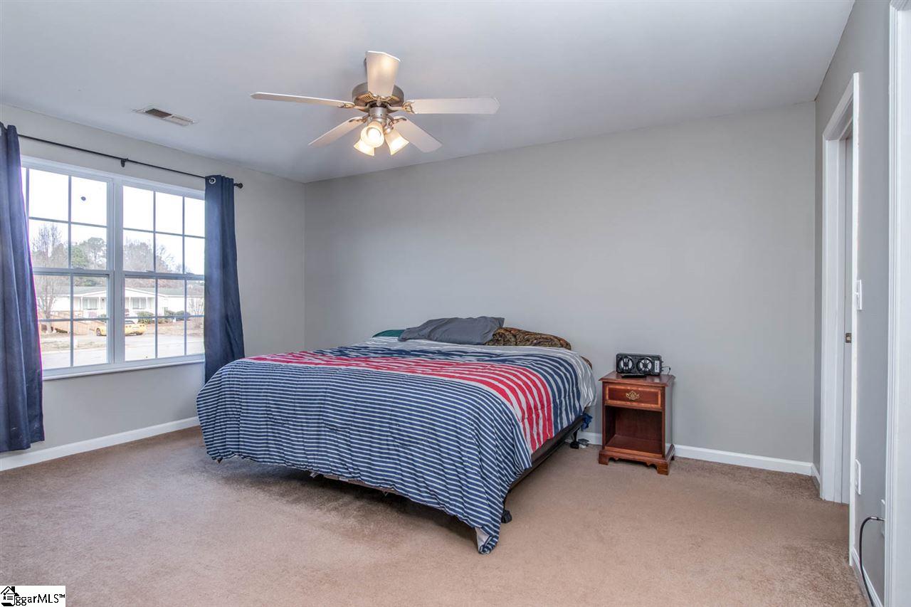 103 Robin Ridge Circle Piedmont, SC 29673 - Photo 4 of 25 Gallery Image 4