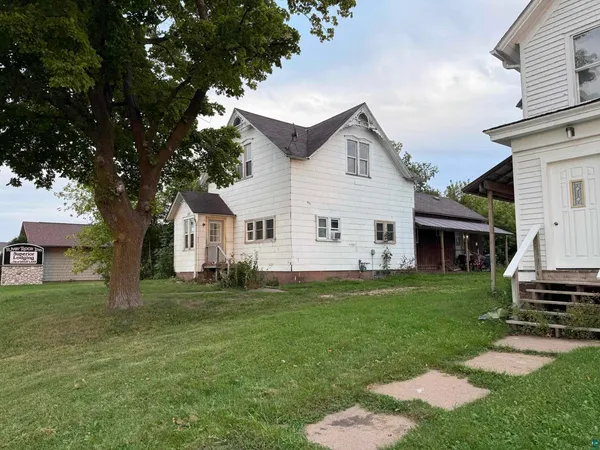 $400,000 | 1218-1222 Lake Shore Drive West, Ashland, WI 54806