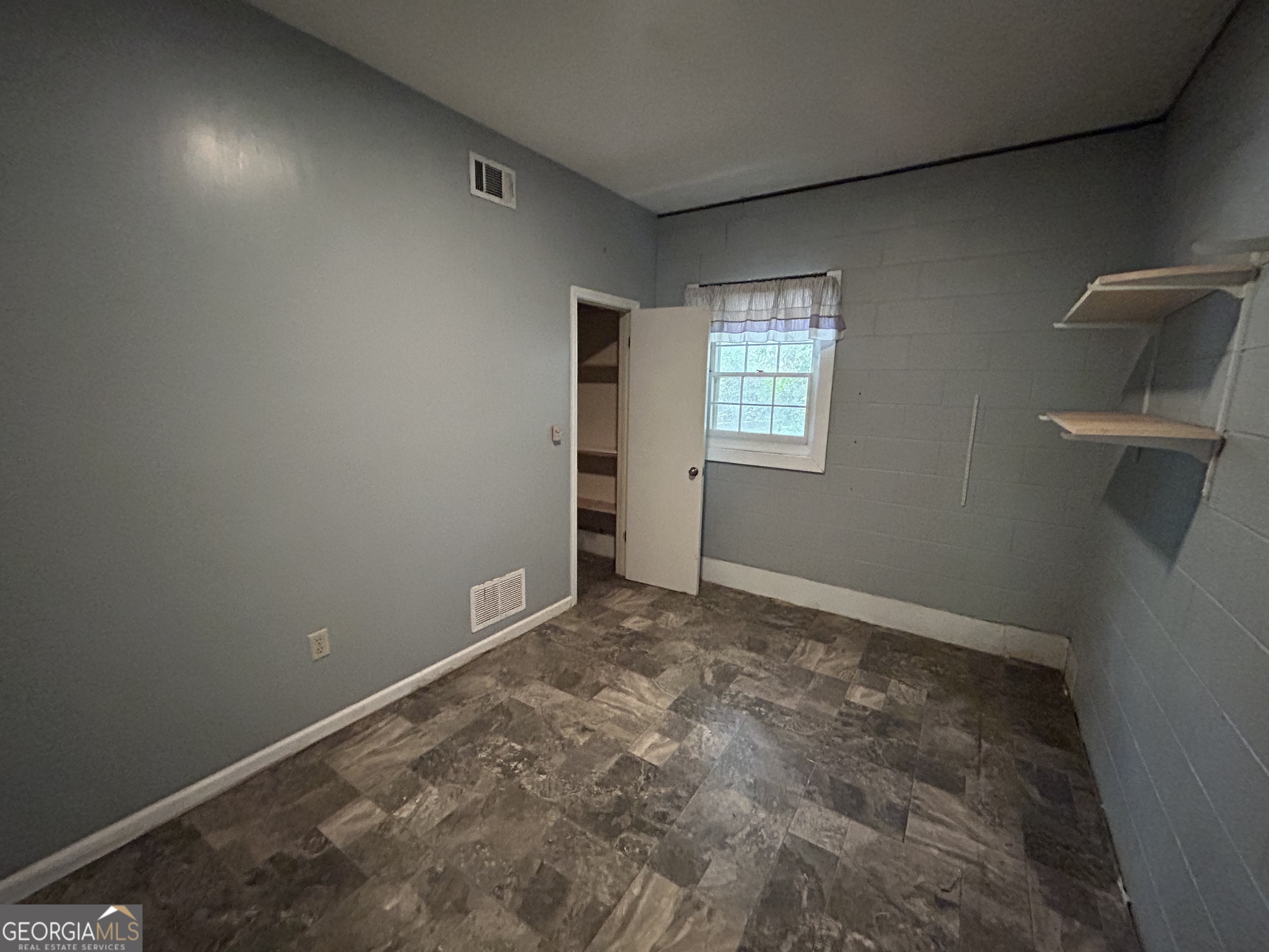 104 Spring Valley Drive LaGrange, GA 30240 - Photo 44 of 55 a view of an empty room and window