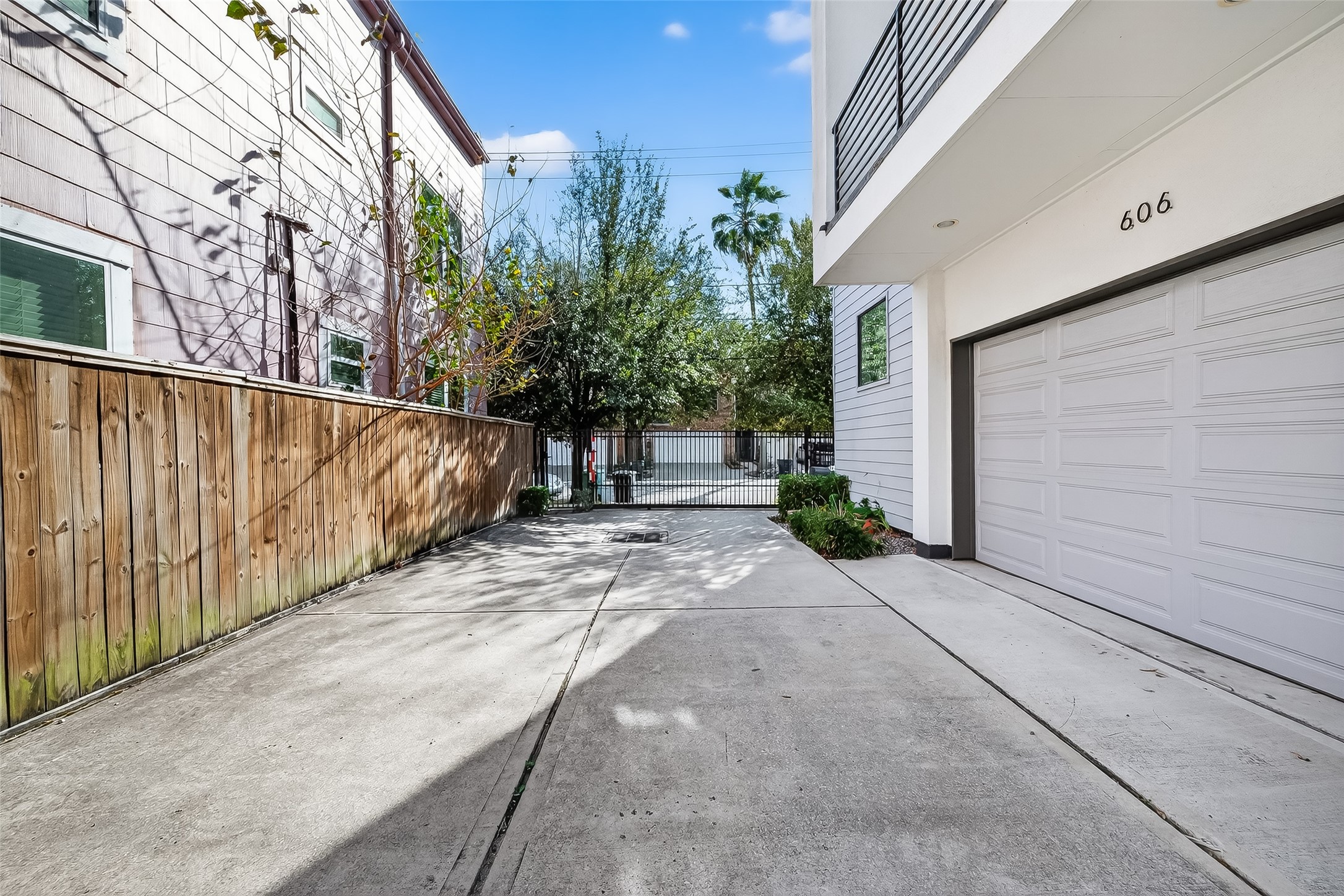 606 Pacific Street Houston, TX 77006 - Photo 5 of 41 a view of a house with a street