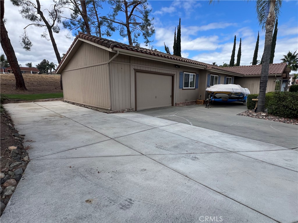 22781 Running Rabbit Court Canyon Lake, CA 92587 - Photo 3 of 41