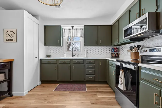 $359,900 | 9810 County Road 400 South, Upland, IN 46989