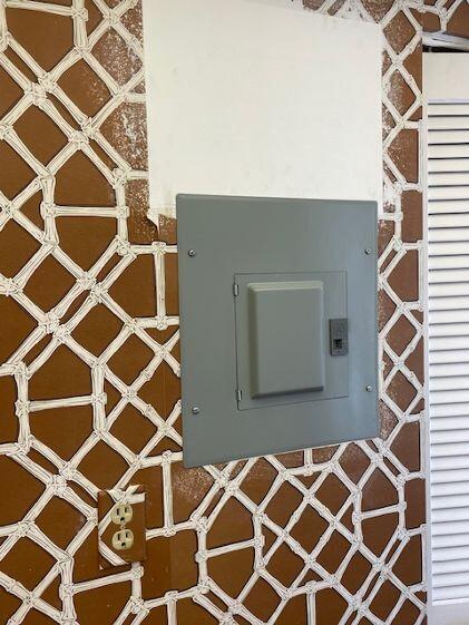 2500 Presidential Way, Unit 405 West Palm Beach, FL 33401 - Photo 17 of 28 view of a room with a door