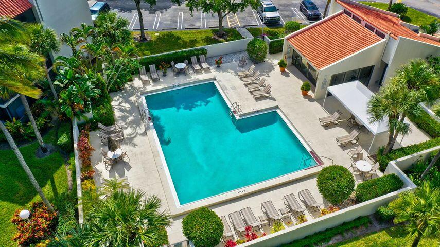 2500 Presidential Way, Unit 405 West Palm Beach, FL 33401 - Photo 24 of 28 an aerial view of a house