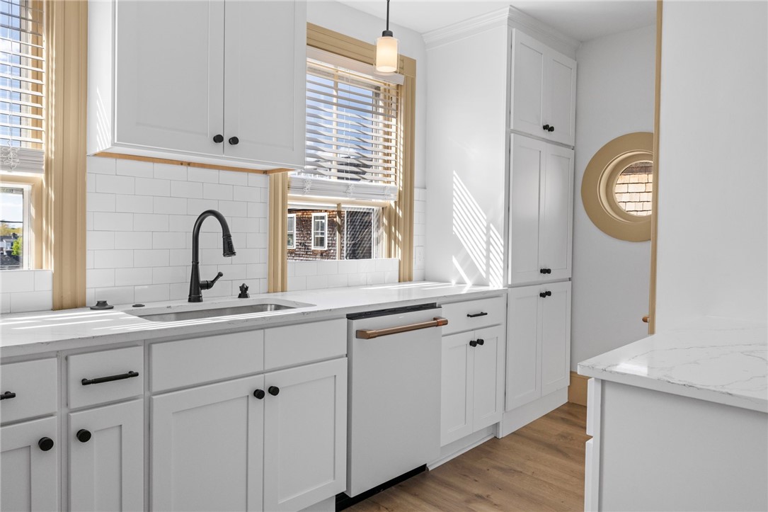 18 Barney Street, Unit 2 Newport, RI 02840 - Photo 3 of 33 Virtually enhanced