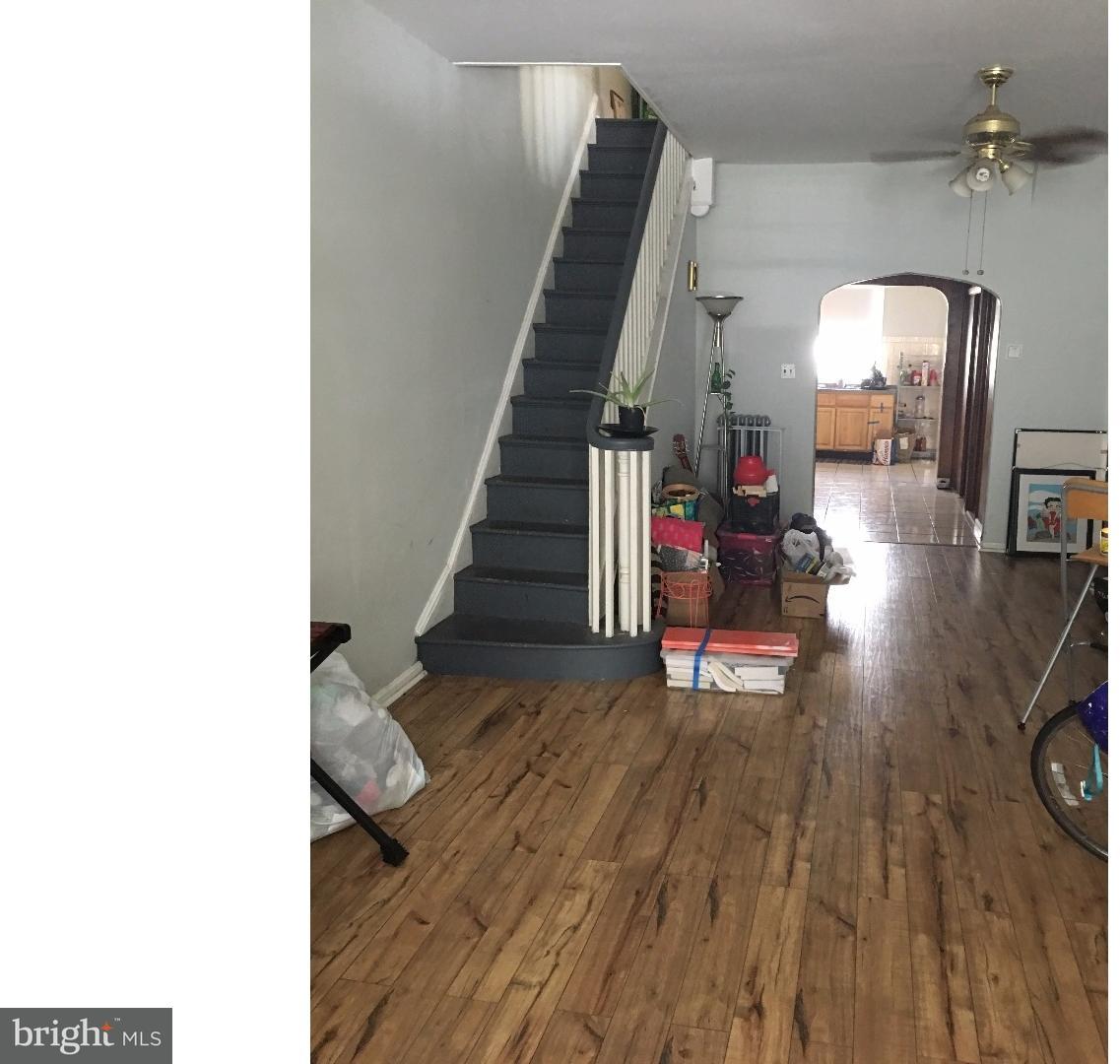 421 Tasker Street Philadelphia, PA 19148 - Photo 3 of 14 Living Room