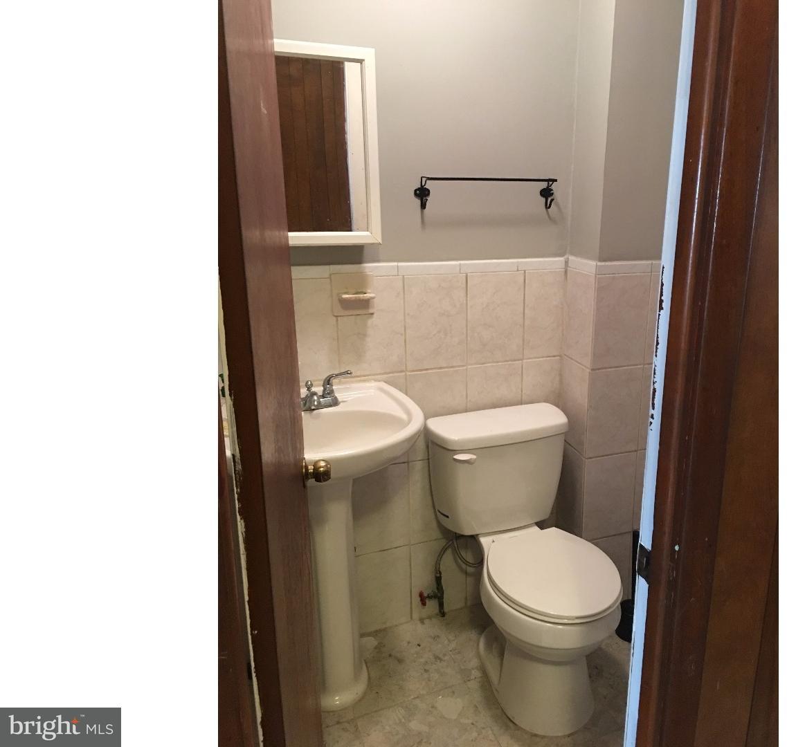 421 Tasker Street Philadelphia, PA 19148 - Photo 5 of 14 Half Bath