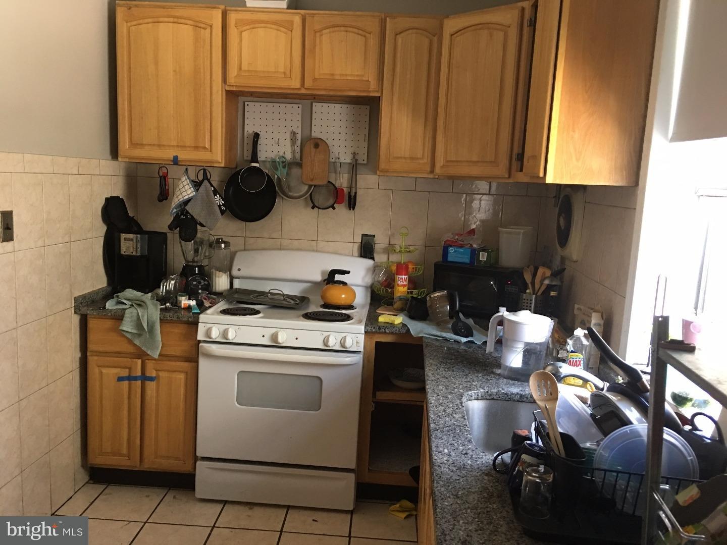 421 Tasker Street Philadelphia, PA 19148 - Photo 6 of 14 Kitchen