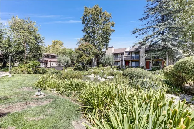 $689,000 | 21821 Burbank Boulevard, Unit 145, Woodland Hills, CA 91367