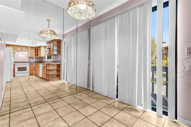 $689,000 | 21821 Burbank Boulevard, Unit 145, Woodland Hills, CA 91367