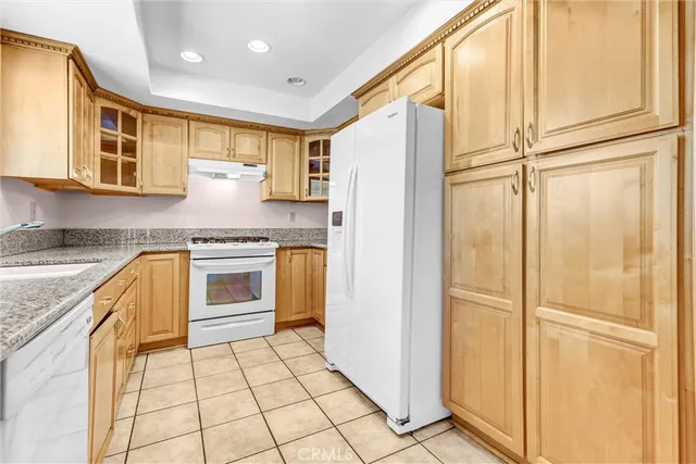 $689,000 | 21821 Burbank Boulevard, Unit 145, Woodland Hills, CA 91367