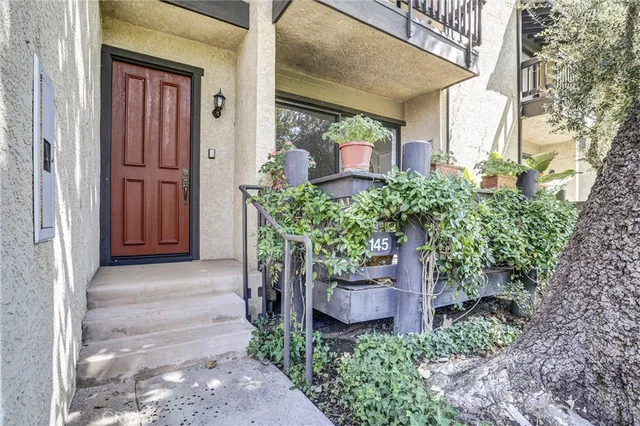 $689,000 | 21821 Burbank Boulevard, Unit 145, Woodland Hills, CA 91367