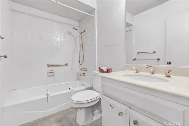 $689,000 | 21821 Burbank Boulevard, Unit 145, Woodland Hills, CA 91367