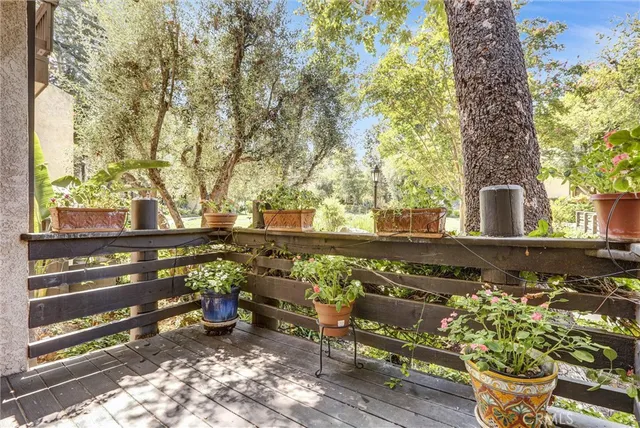 $689,000 | 21821 Burbank Boulevard, Unit 145, Woodland Hills, CA 91367