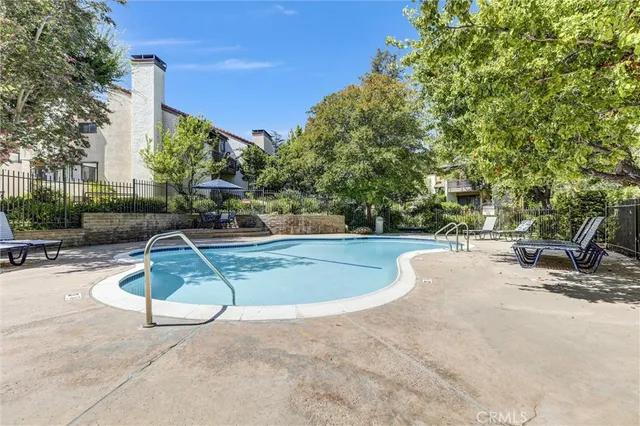 $689,000 | 21821 Burbank Boulevard, Unit 145, Woodland Hills, CA 91367