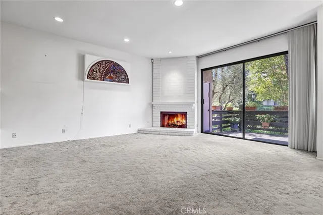 $689,000 | 21821 Burbank Boulevard, Unit 145, Woodland Hills, CA 91367