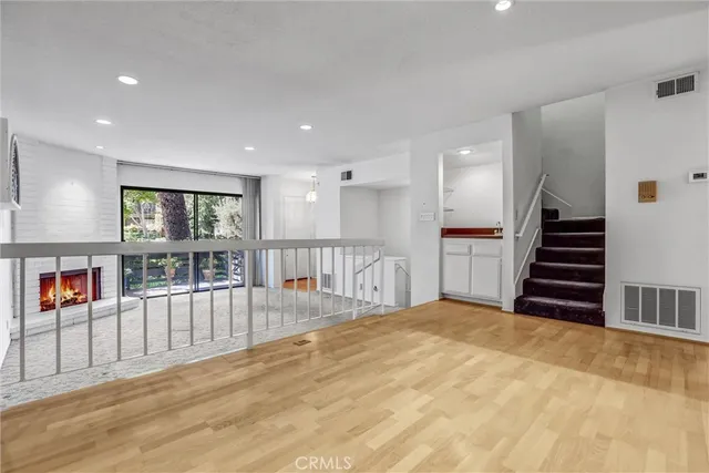 $689,000 | 21821 Burbank Boulevard, Unit 145, Woodland Hills, CA 91367