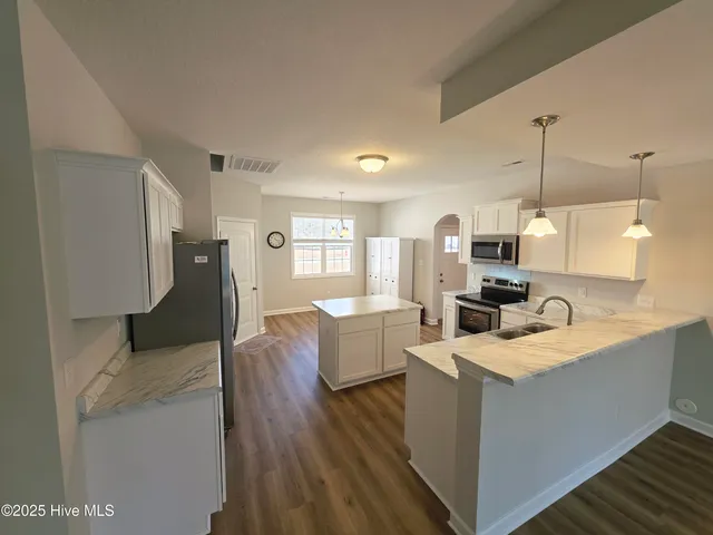 $1,975 | 1106 Carteret Mnr Drive, Jacksonville, NC 28546