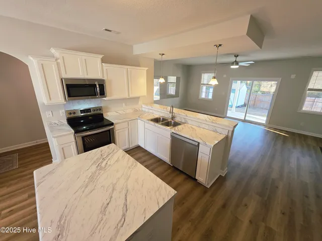 $1,975 | 1106 Carteret Mnr Drive, Jacksonville, NC 28546