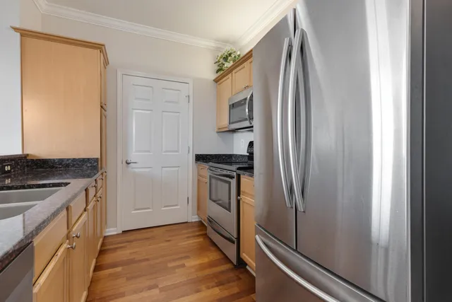 $289,900 | 6995 South Riverwood Boulevard, Unit S301, Franklin, WI 53132