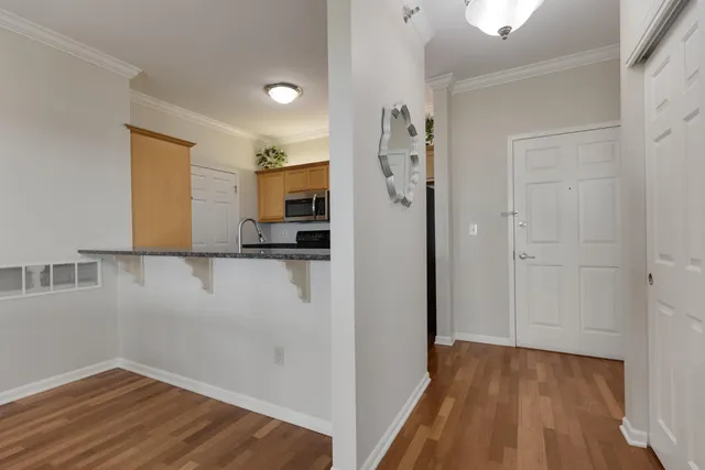 $289,900 | 6995 South Riverwood Boulevard, Unit S301, Franklin, WI 53132