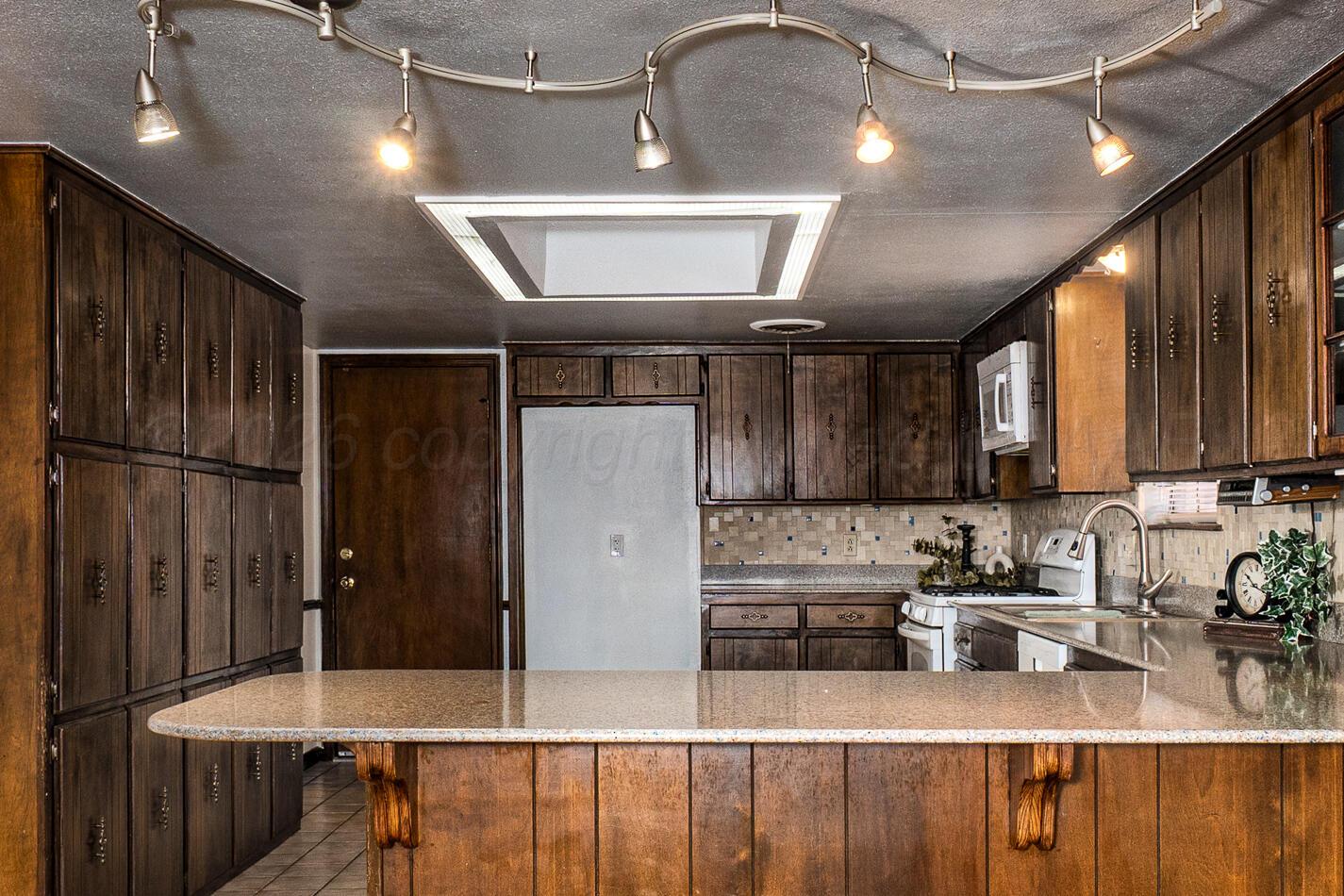 7803 Farrell Drive Amarillo, TX 79121 - Photo 9 of 29 a kitchen with refrigerator and cabinets