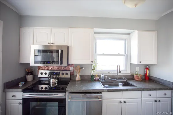 $4,750 | 274 West Walnut Street, Long Beach, NY 11561