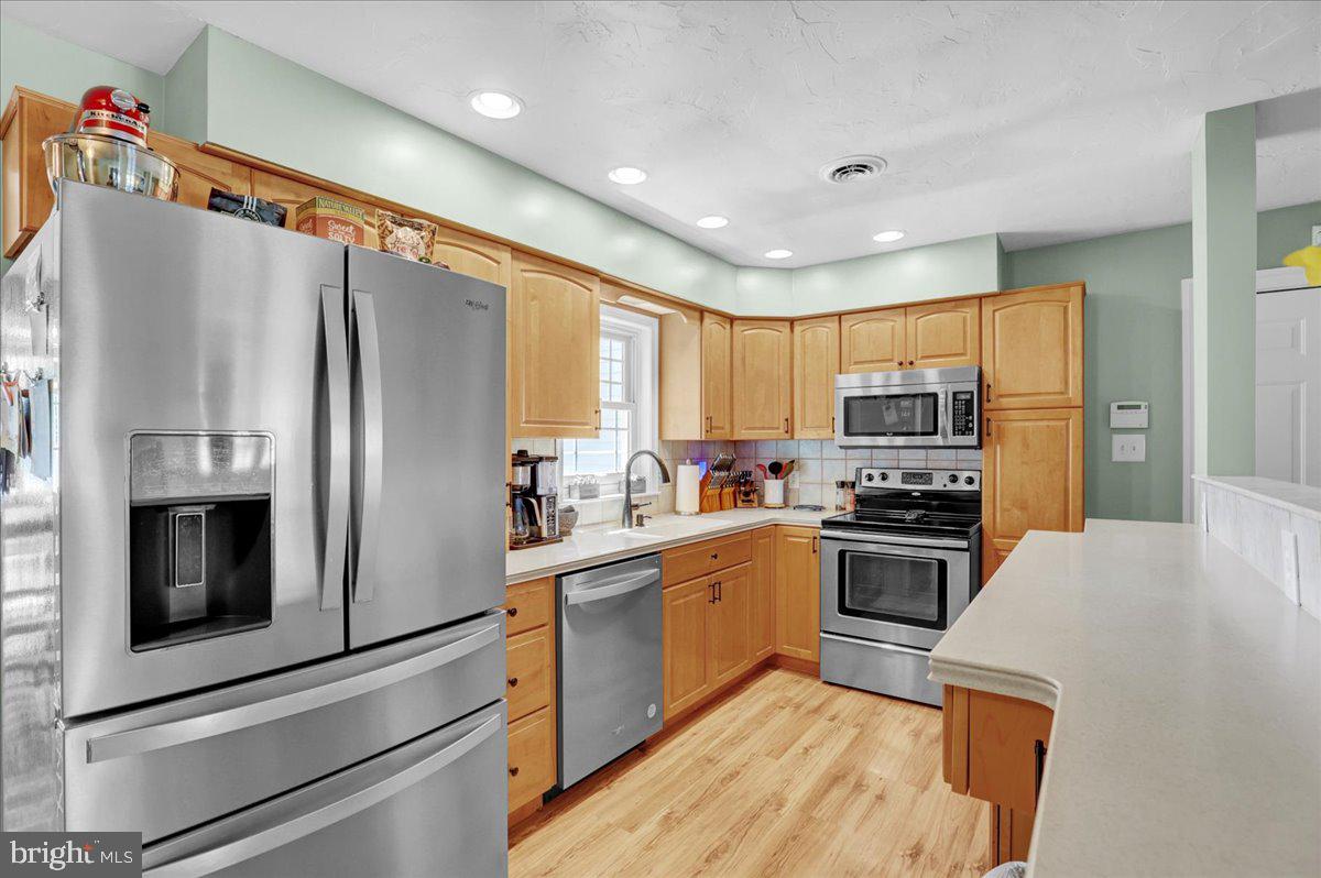 41 Michelle Way Hanover, PA 17331 - Photo 8 of 49 a kitchen with stainless steel appliances granite countertop a refrigerator stove microwave and sink