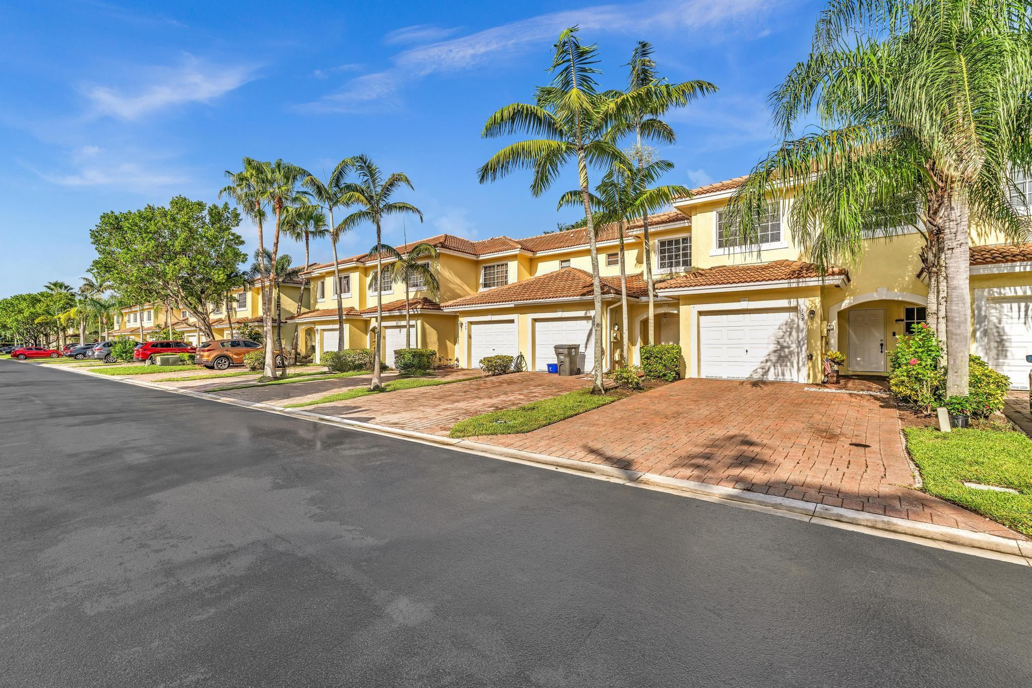 753 Imperial Lake Road, Unit 753 West Palm Beach, FL 33413 - Photo 4 of 52 Photo 4